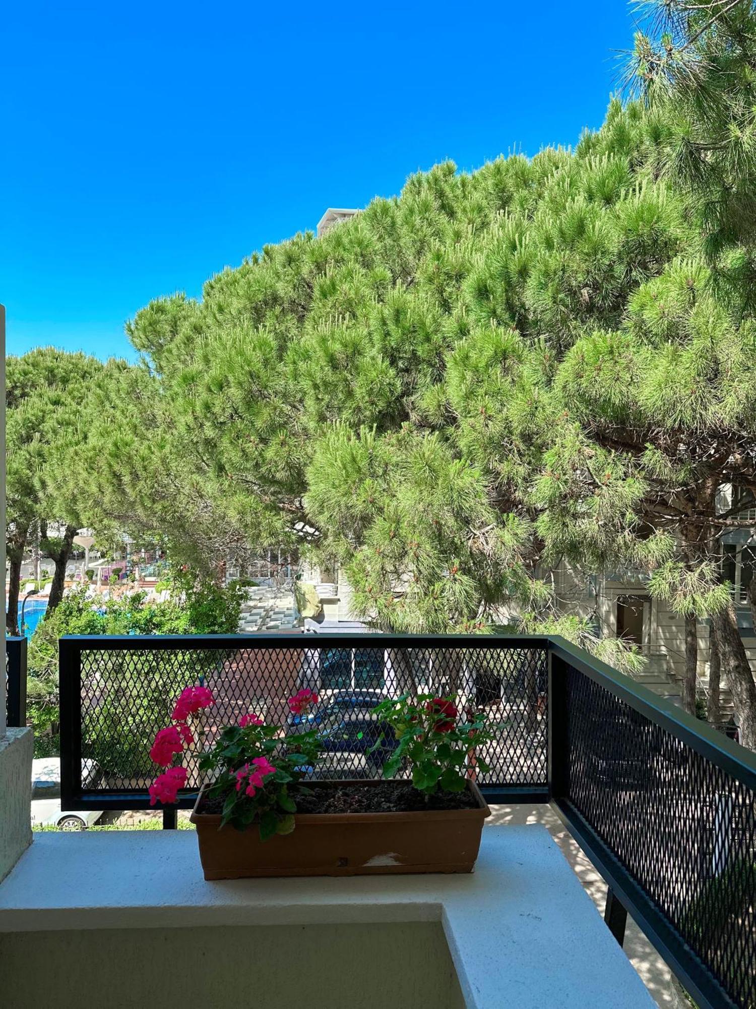 Okej Hotel Golem  Luaran gambar