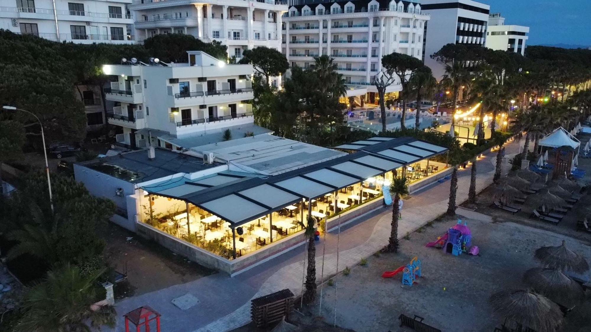 Okej Hotel Golem  Luaran gambar